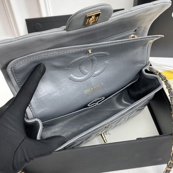 Classic Flap Women's Handbag - Picture 8 of 8